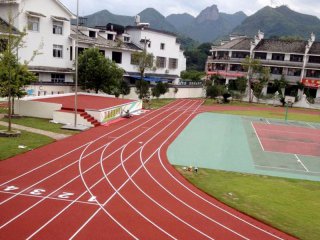 塑胶跑道总共有几圈？